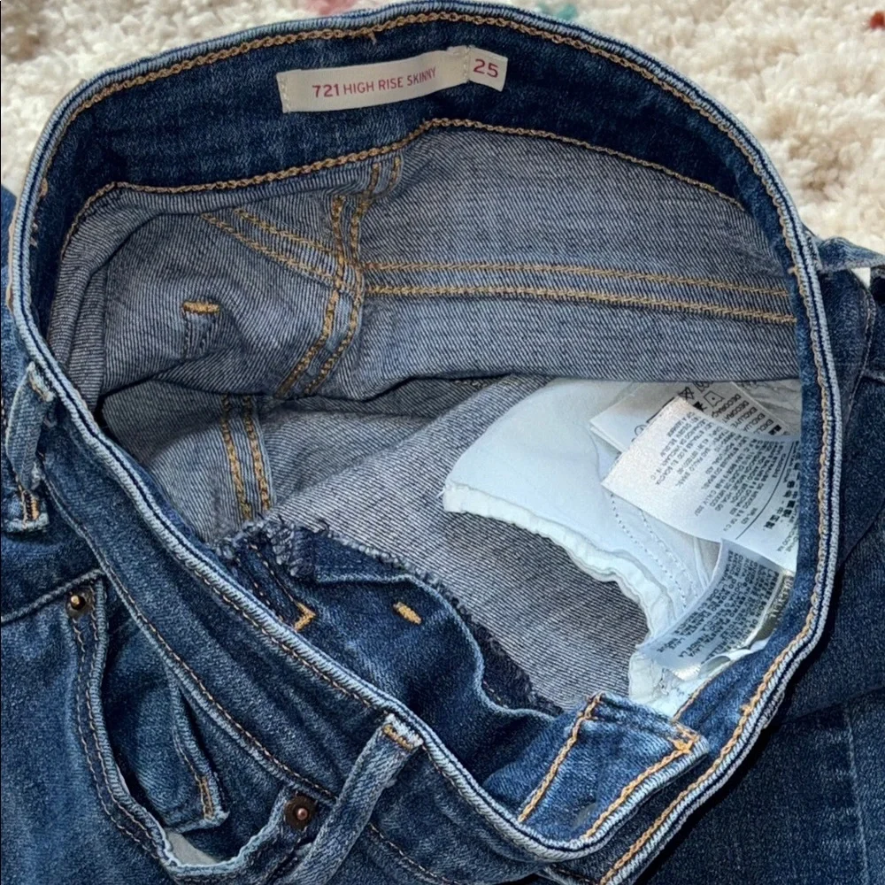 Levi’s 721 High-Rise Skinny Distressed Jeans Size 25 EUC - Picture 8 of 9